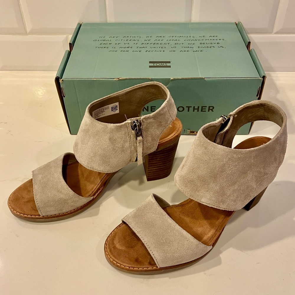 Toms Majorca Cutout Block Heel Sandals in soft Desert Taupe Suede, size 7.5
